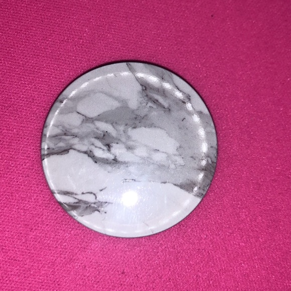 Phone Grips 2 for $7! - Picture 8 of 8